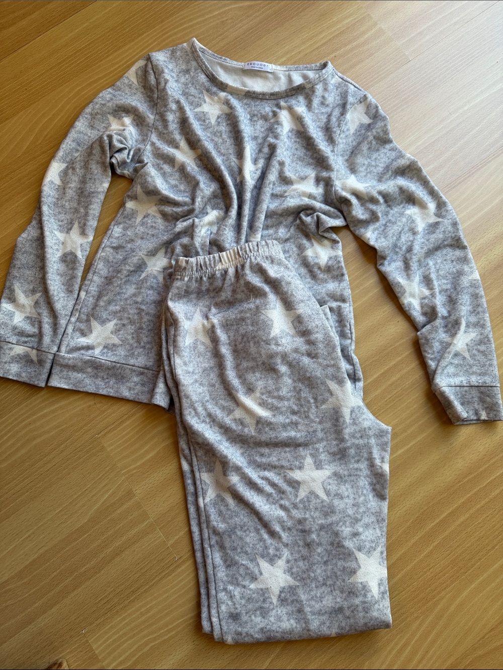 Cozy Star-Print Women’s Pajama Set - Grey